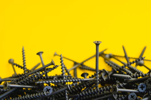 picture-of-a-pile-of-screws-for-fixing-and-maintaining
